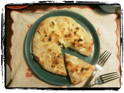 家族が喜ぶ♪コンロのグリルで 洋なしのピザ